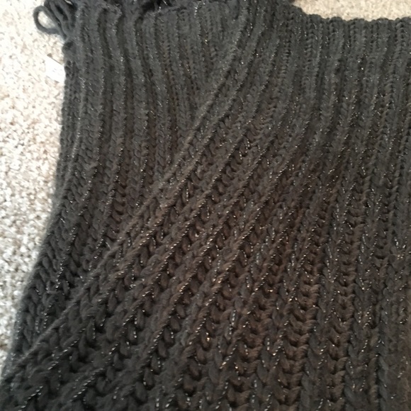 Loft Scarf 🧣 - Picture 4 of 5